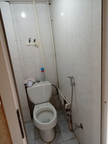 Satılır Köhnə Tikili, Binəqədi.r, 7-ci mikrorayon, Azadlıq.m-8