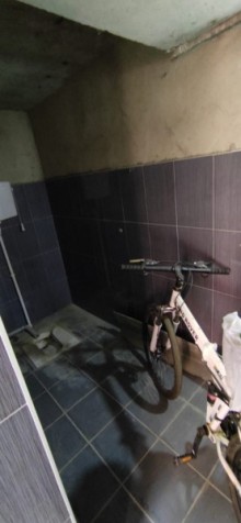 Satılır Həyət evi, Xətai.r-18