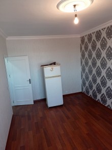 Satılır Köhnə Tikili, Binəqədi.r, 7-ci mikrorayon, Dərnəgül.m-9
