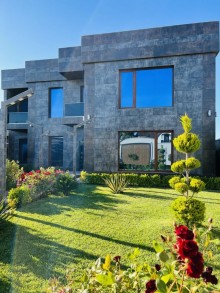 Mərdəkanda 7 sotda travetinlə üzlənmiş villa, -1