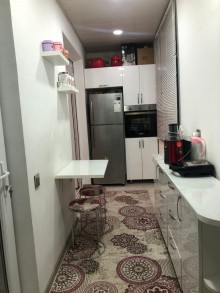 Satılır Köhnə Tikili, Nizami.r-6