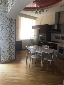 Satılır Yeni Tikili, Xətai.r, Xətai.m-8