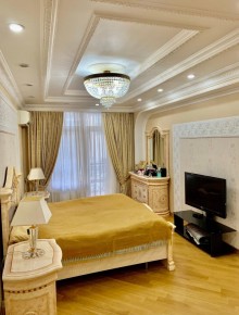 Satılır Yeni Tikili, Yasamal.r-12