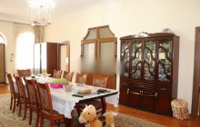 Badamdar 1-ci massivdə 5 sot torpaq sahəsinin içində tikilmiş 2 mərtəbəli, 7 otaqlı villa, -5