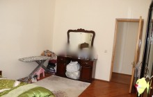 Badamdar 1-ci massivdə 5 sot torpaq sahəsinin içində tikilmiş 2 mərtəbəli, 7 otaqlı villa, -9
