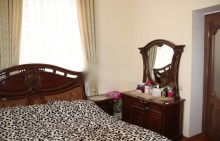 Badamdar 1-ci massivdə 5 sot torpaq sahəsinin içində tikilmiş 2 mərtəbəli, 7 otaqlı villa, -12