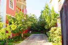 Badamdar 1-ci massivdə 5 sot torpaq sahəsinin içində tikilmiş 2 mərtəbəli, 7 otaqlı villa, -19