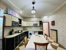Gülçülük savxozunda 26 sot torpaq sahesinde insa edilmis 2 mertebe + mansarli villa, -18