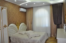 binede azpetrolun yaninda 2 mertebe ev almaq, -6