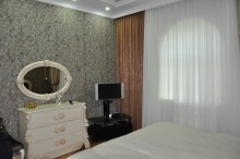 binede azpetrolun yaninda 2 mertebe ev almaq, -8