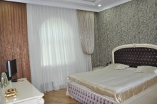 binede azpetrolun yaninda 2 mertebe ev almaq, -10