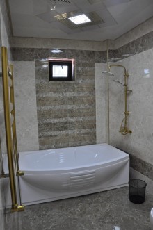 binede azpetrolun yaninda 2 mertebe ev almaq, -11