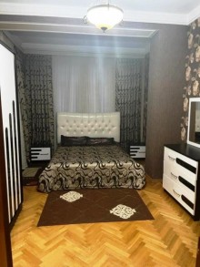 Nizami metrosunun yanında 12/5 mərtəbəli yeni tikili binada 4 otaqli ev, -11