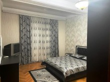 Nizami metrosunun yanında 12/5 mərtəbəli yeni tikili binada 4 otaqli ev, -13