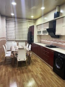 Nizami metrosunun yanında 12/5 mərtəbəli yeni tikili binada 4 otaqli ev, -17