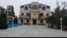 Qosa qalanin yaninda 3 mertebeli villa satilir, -1