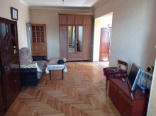 Satılır Köhnə Tikili, Binəqədi.r, 8-ci mikrorayon, Azadlıq.m-4