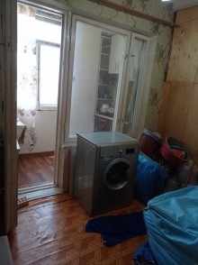 Satılır Köhnə Tikili, Binəqədi.r, 8-ci mikrorayon, Azadlıq.m-8