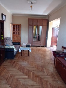 Satılır Köhnə Tikili, Binəqədi.r, 8-ci mikrorayon, Azadlıq.m-11