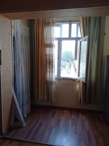 Satılır Köhnə Tikili, Binəqədi.r, 8-ci mikrorayon, Azadlıq.m-15