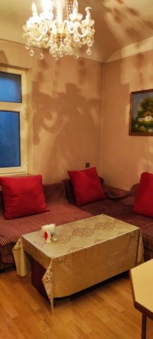 Nerimanovda 2 otaqli köhnə tikili ev, -1