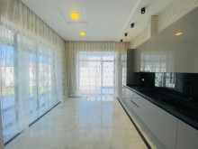 Daimi yaşamaq üçün münasib yola yaxın villa satılır, -18