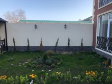 Buzovnada heyet evi satilir xrustalni terefde, -17