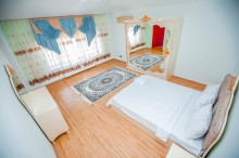 Badamdarda, Gelin Qaya restoranin arxasinda (Aylıq) Villa, -2