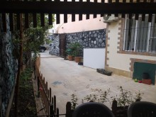 Xırdalanda məktəbə, avtobus dayanacağına  2 mertebeli ev satilir, -3