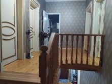 Xırdalanda məktəbə, avtobus dayanacağına  2 mertebeli ev satilir, -20
