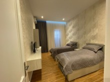 Merdekan qesebesinde 4 sot torpaq sahesinde insa edilmish 1 mertebeli villa, -14