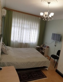 Köhnə Günəşlidə 24 nömrəli məktəbin yanında, yol kənarında 9 mərtəbənin 5 ci mərtəbəsində, -2