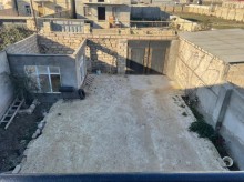 Zabrat qesebesi Mehemmedi yolu temirli iki mertebeli heyet evi satilir., -1