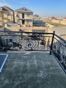 Zabrat qesebesi Mehemmedi yolu temirli iki mertebeli heyet evi satilir., -2
