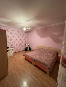 Zabrat qesebesi Mehemmedi yolu temirli iki mertebeli heyet evi satilir., -8