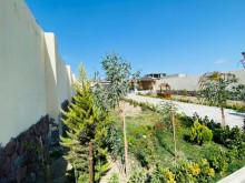 Nardaran Lehic baglari villalar olan məhəllədə  2 mertebeli bağ evi satılır, -4
