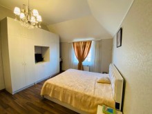 Nardaran Lehic baglari villalar olan məhəllədə  2 mertebeli bağ evi satılır, -9