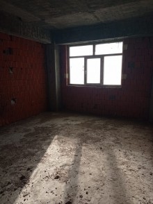 Daxili qoşunlarin Baş idarəsinin yaxinligi. Qoşa zapravka tərəfə 3 otaq podmoyak menzil satilir, -2