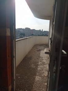 Daxili qoşunlarin Baş idarəsinin yaxinligi. Qoşa zapravka tərəfə 3 otaq podmoyak menzil satilir, -3