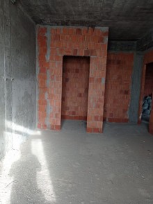 Daxili qoşunlarin Baş idarəsinin yaxinligi. Qoşa zapravka tərəfə 3 otaq podmoyak menzil satilir, -4