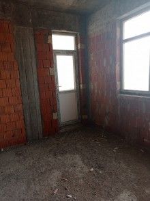 Daxili qoşunlarin Baş idarəsinin yaxinligi. Qoşa zapravka tərəfə 3 otaq podmoyak menzil satilir, -9