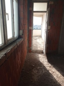 Daxili qoşunlarin Baş idarəsinin yaxinligi. Qoşa zapravka tərəfə 3 otaq podmoyak menzil satilir, -10