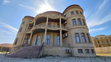 Novxanida 3 mertebeli aglayli villa satilir, -1