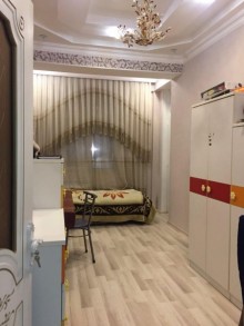 Xirdalanda sfetafor marketle üzbəüz 3 otaqli menzil satilir, -6