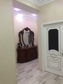 Xirdalanda sfetafor marketle üzbəüz 3 otaqli menzil satilir, -9