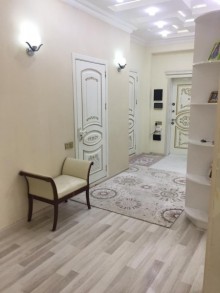 Xirdalanda sfetafor marketle üzbəüz 3 otaqli menzil satilir, -10