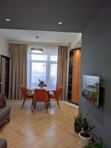 7-ci mikrorayonda 3 otaqli menzil satilir dernegul metrou terefde, -5