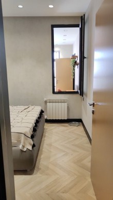 7-ci mikrorayonda 3 otaqli menzil satilir dernegul metrou terefde, -12