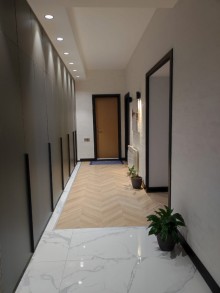 7-ci mikrorayonda 3 otaqli menzil satilir dernegul metrou terefde, -14