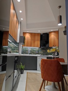 7-ci mikrorayonda 3 otaqli menzil satilir dernegul metrou terefde, -19